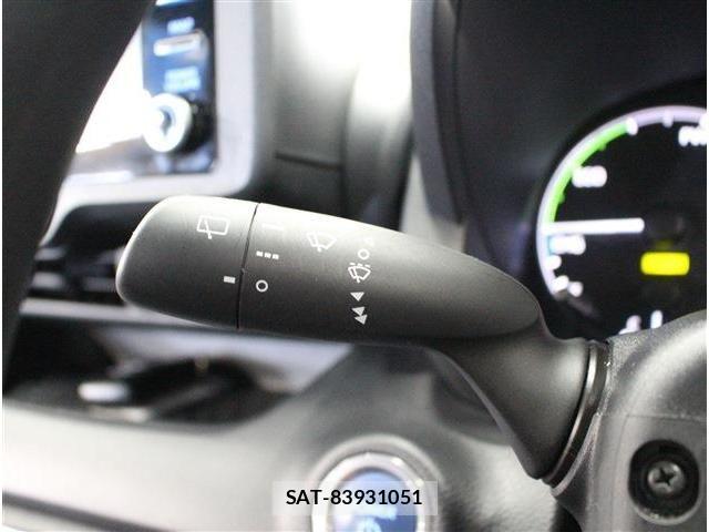 Toyota YARIS 2024-02 8211215-17