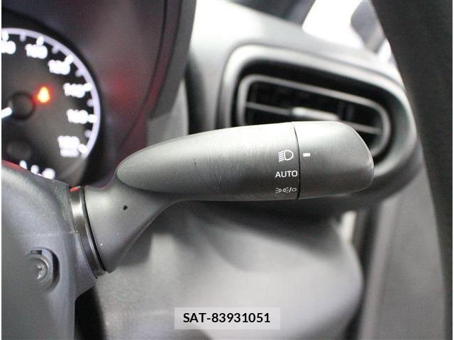 Toyota YARIS 2024-02 8211215-18