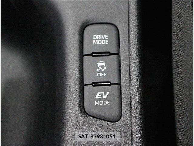 Toyota YARIS 2024-02 8211215-23