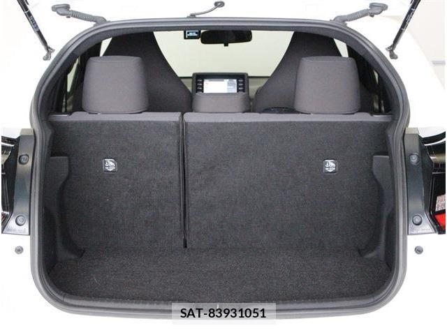 Toyota YARIS 2024-02 8211215-27
