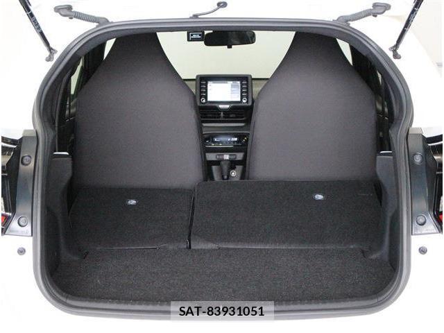 Toyota YARIS 2024-02 8211215-28