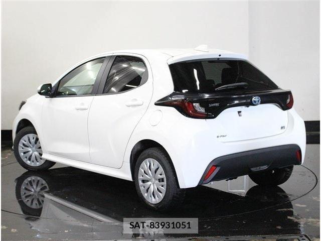 Toyota YARIS 2024-02 8211215-3