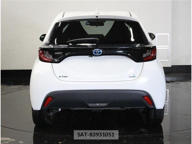 Toyota YARIS 2024-02 8211215-5