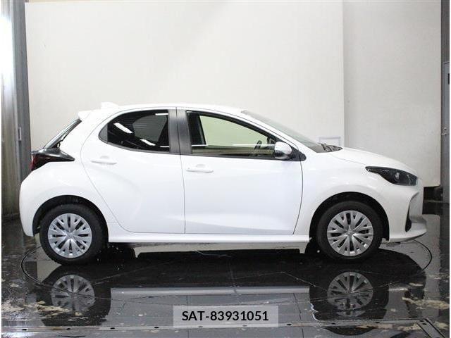 Toyota YARIS 2024-02 8211215-6