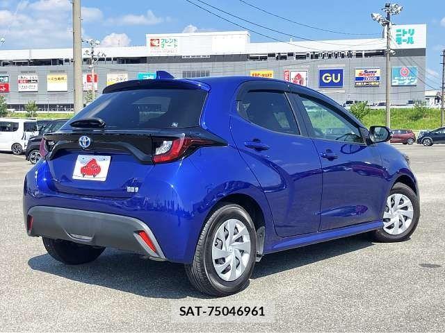 Toyota YARIS 2021-10 8211217-2