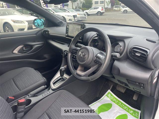 Toyota YARIS 2022-01 8211211-10