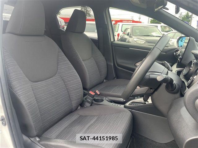 Toyota YARIS 2022-01 8211211-11