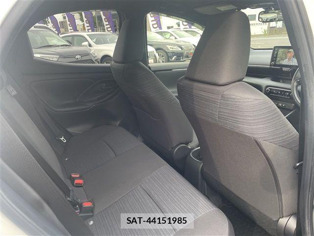 Toyota YARIS 2022-01 8211211-12