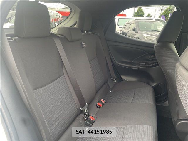 Toyota YARIS 2022-01 8211211-13