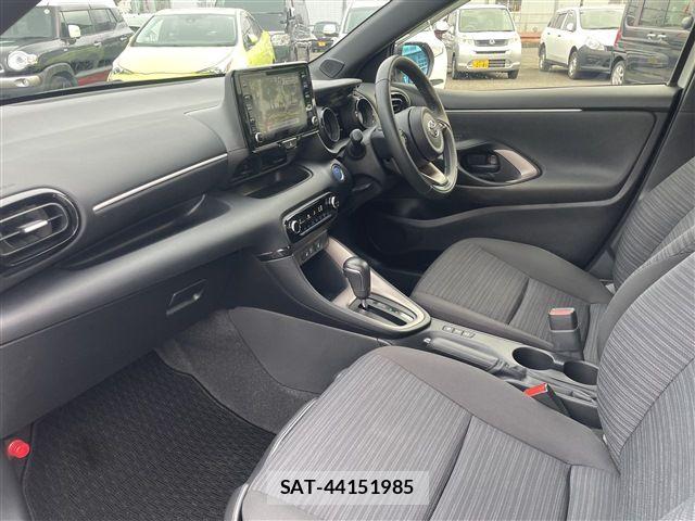 Toyota YARIS 2022-01 8211211-18