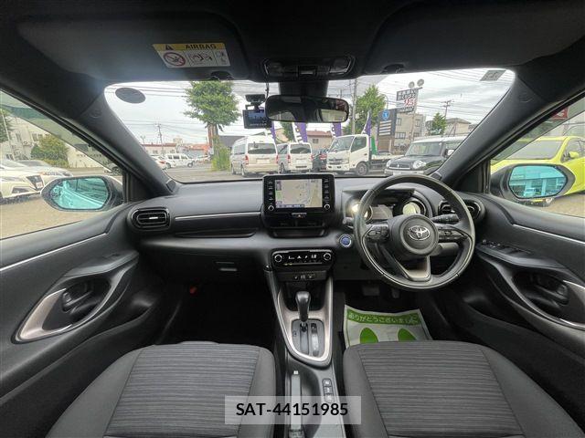 Toyota YARIS 2022-01 8211211-20