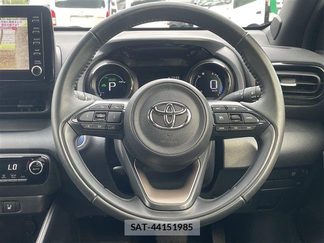 Toyota YARIS 2022-01 8211211-28