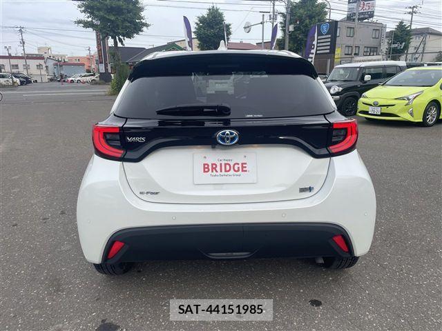 Toyota YARIS 2022-01 8211211-5