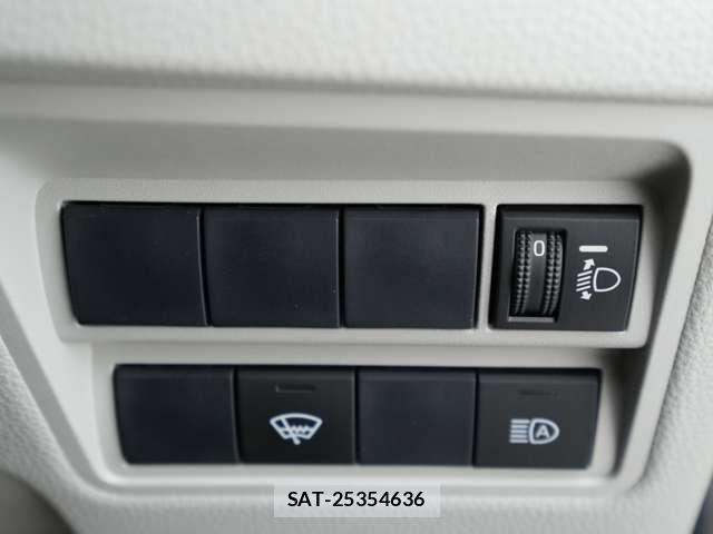 Toyota YARIS 2020-06 8211210-10