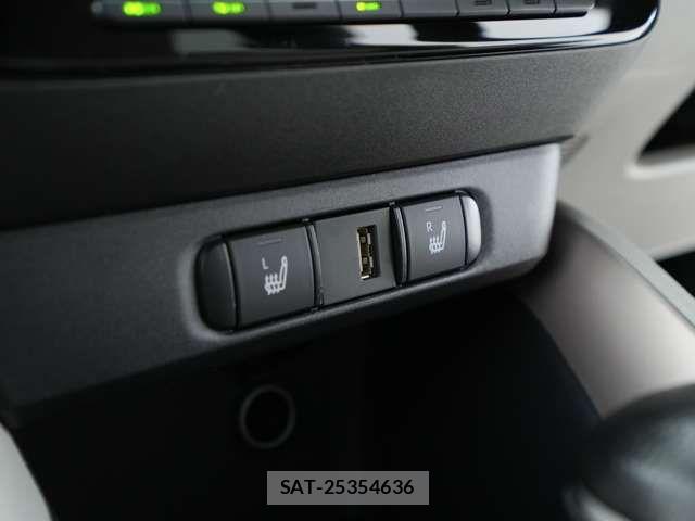 Toyota YARIS 2020-06 8211210-15