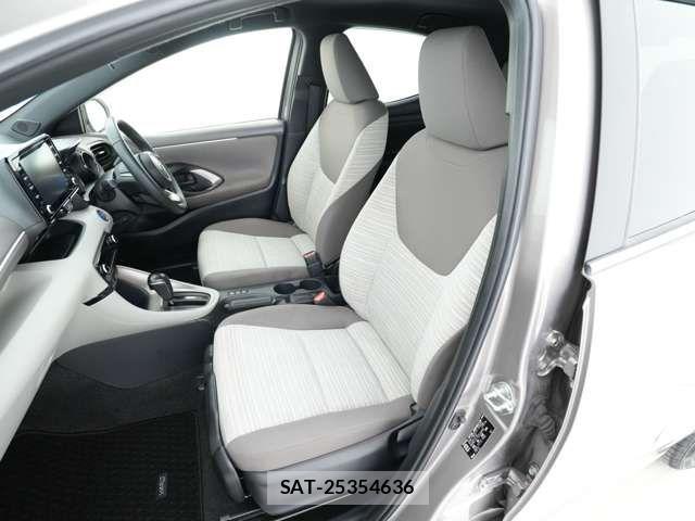 Toyota YARIS 2020-06 8211210-18