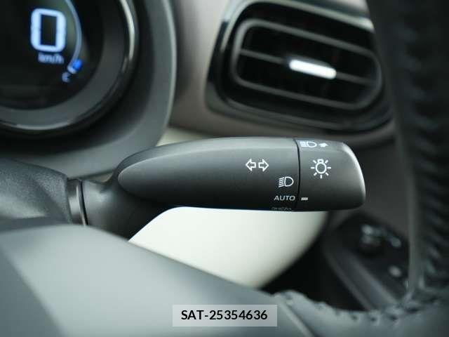 Toyota YARIS 2020-06 8211210-19