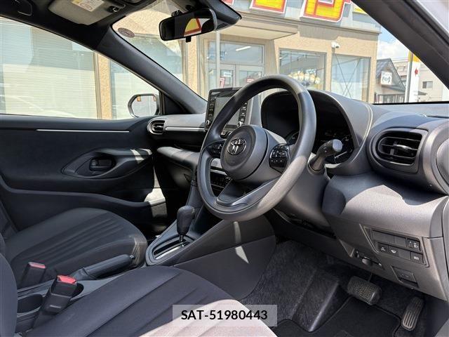 Toyota YARIS 2023-06 8211214-9
