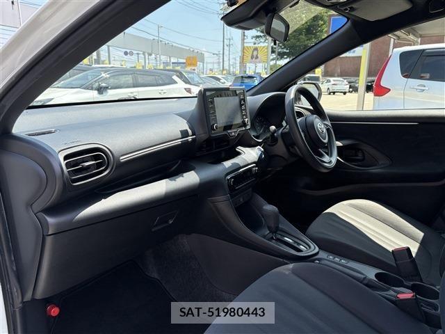 Toyota YARIS 2023-06 8211214-11