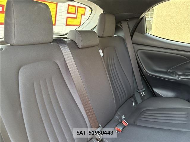Toyota YARIS 2023-06 8211214-12