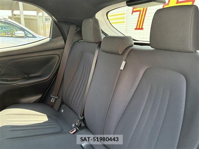Toyota YARIS 2023-06 8211214-14