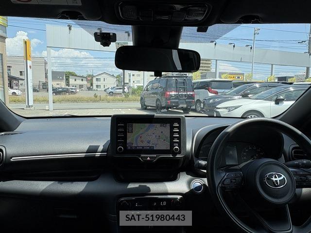 Toyota YARIS 2023-06 8211214-15
