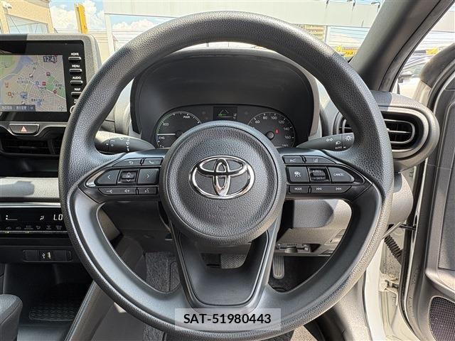 Toyota YARIS 2023-06 8211214-16