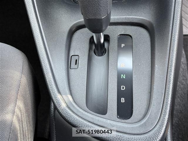 Toyota YARIS 2023-06 8211214-24