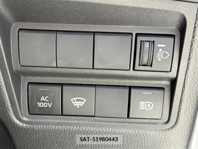 Toyota YARIS 2023-06 8211214-26
