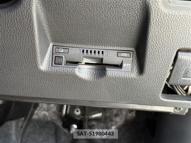 Toyota YARIS 2023-06 8211214-27