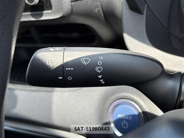 Toyota YARIS 2023-06 8211214-28