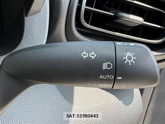 Toyota YARIS 2023-06 8211214-29