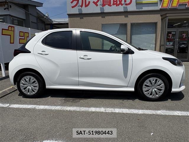 Toyota YARIS 2023-06 8211214-3