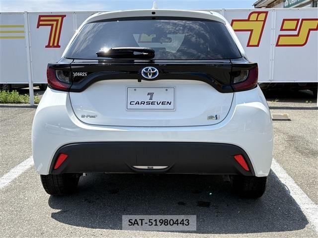 Toyota YARIS 2023-06 8211214-5