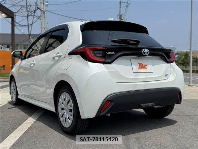 Toyota YARIS 2021-11 8211212-12