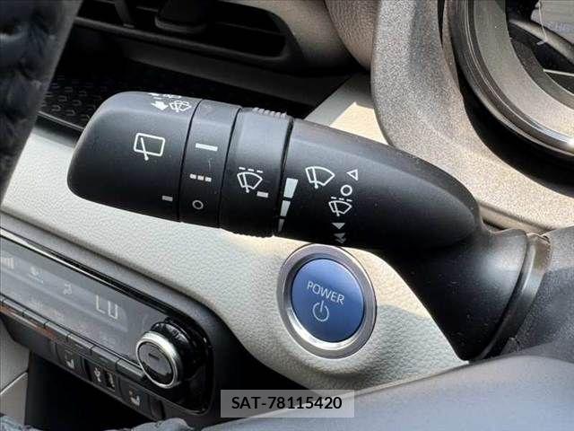 Toyota YARIS 2021-11 8211212-21
