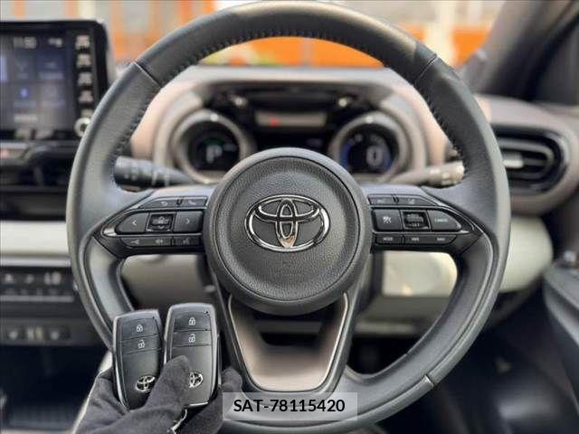 Toyota YARIS 2021-11 8211212-5