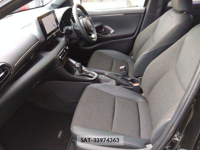 Toyota YARIS 2025-03 8211209-11