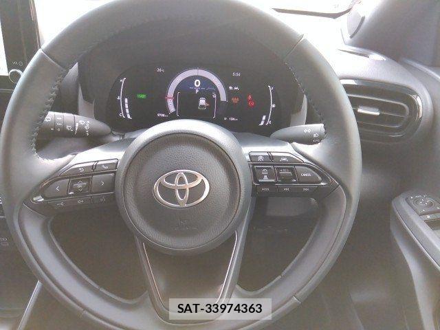 Toyota YARIS 2025-03 8211209-16