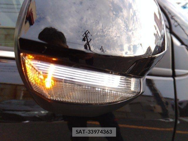 Toyota YARIS 2025-03 8211209-25