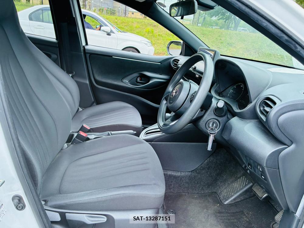 Toyota YARIS 2023-07 8160948-11