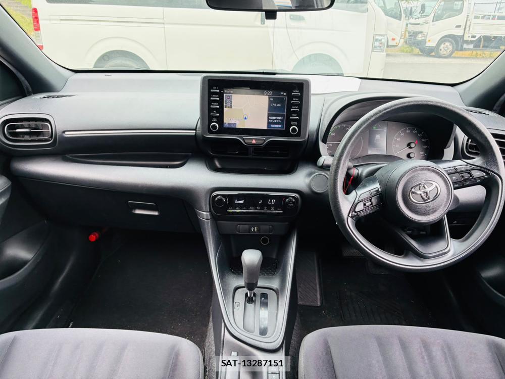 Toyota YARIS 2023-07 8160948-12