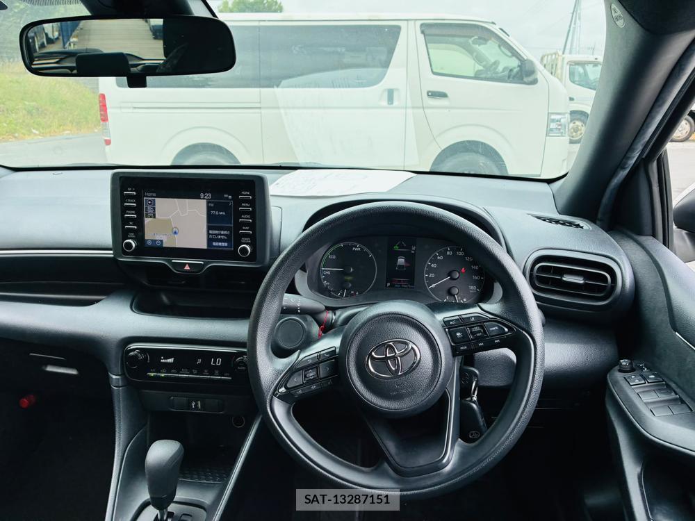 Toyota YARIS 2023-07 8160948-13