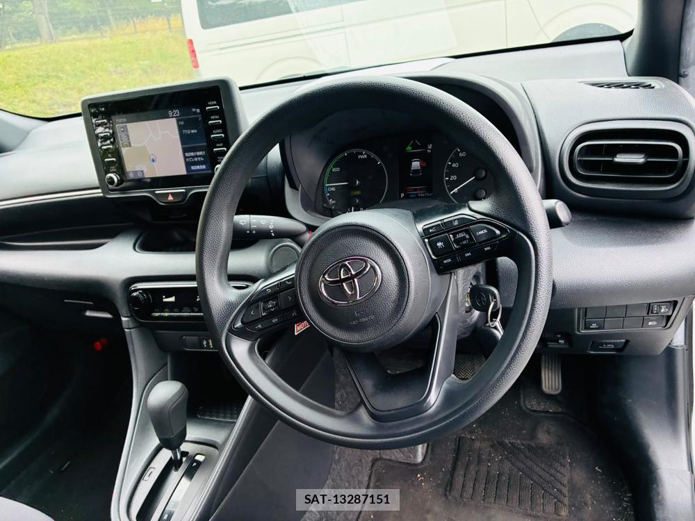 Toyota YARIS 2023-07 8160948-14