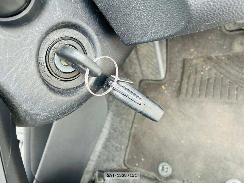 Toyota YARIS 2023-07 8160948-16