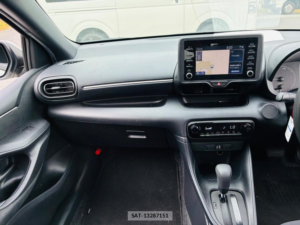Toyota YARIS 2023-07 8160948-17