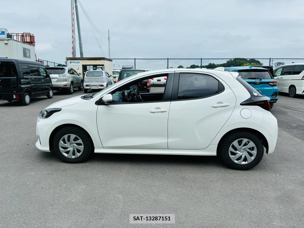 Toyota YARIS 2023-07 8160948-1