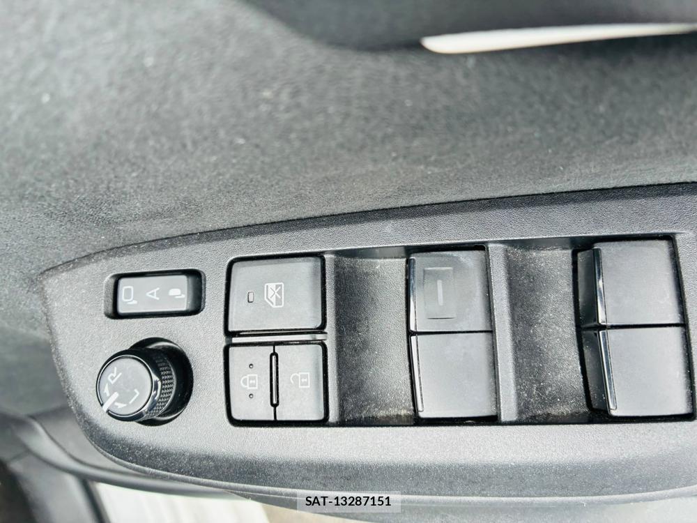 Toyota YARIS 2023-07 8160948-21