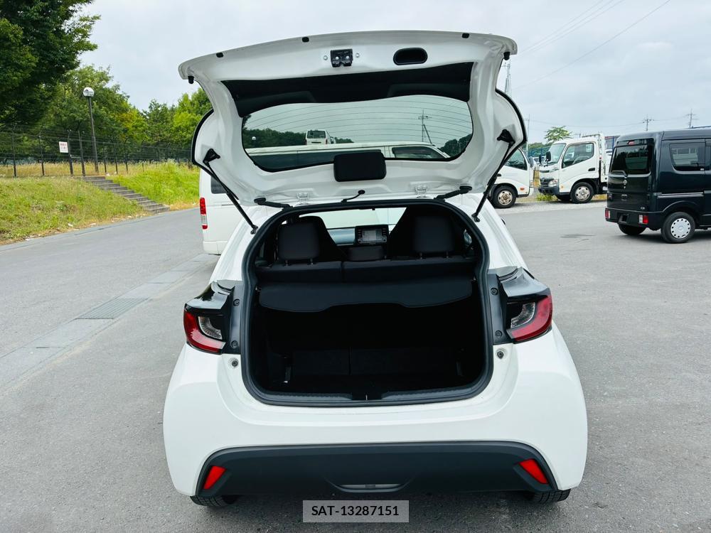 Toyota YARIS 2023-07 8160948-26
