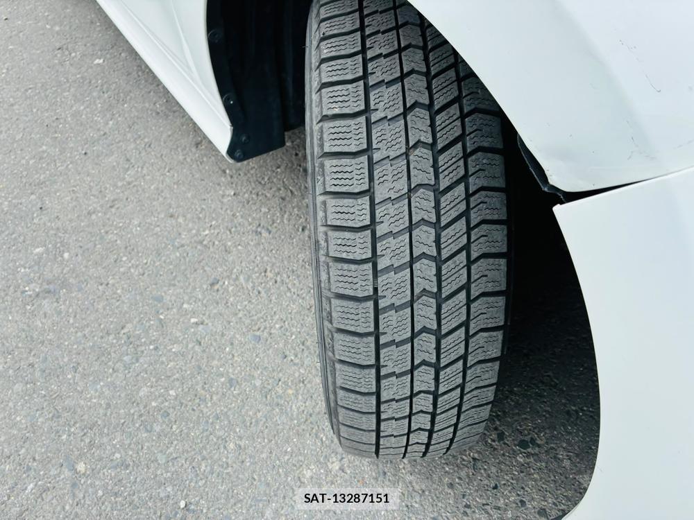 Toyota YARIS 2023-07 8160948-32